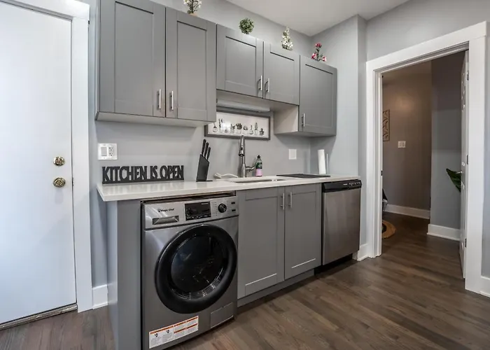 Cute And Cozy Modern * Chicago