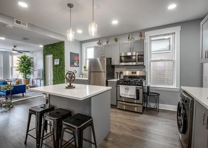 Cute And Cozy Modern * Chicago